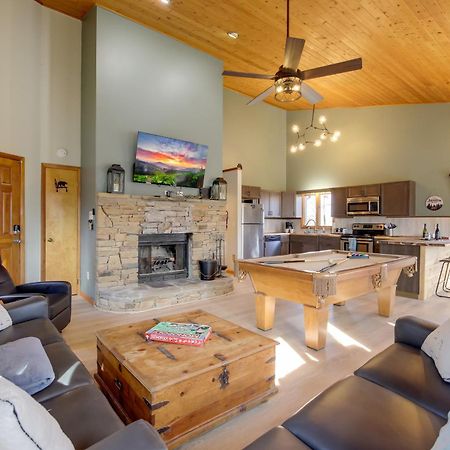 Gatlinburg Mountain Cabin With Hot Tub, Deck And Games Eksteriør billede