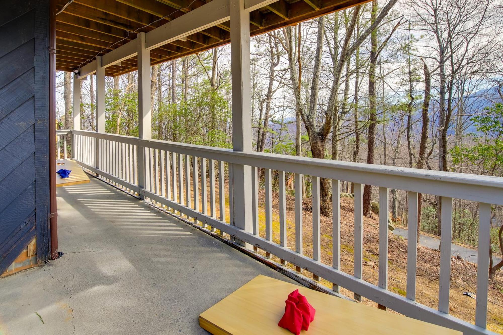 Gatlinburg Mountain Cabin With Hot Tub, Deck And Games Eksteriør billede