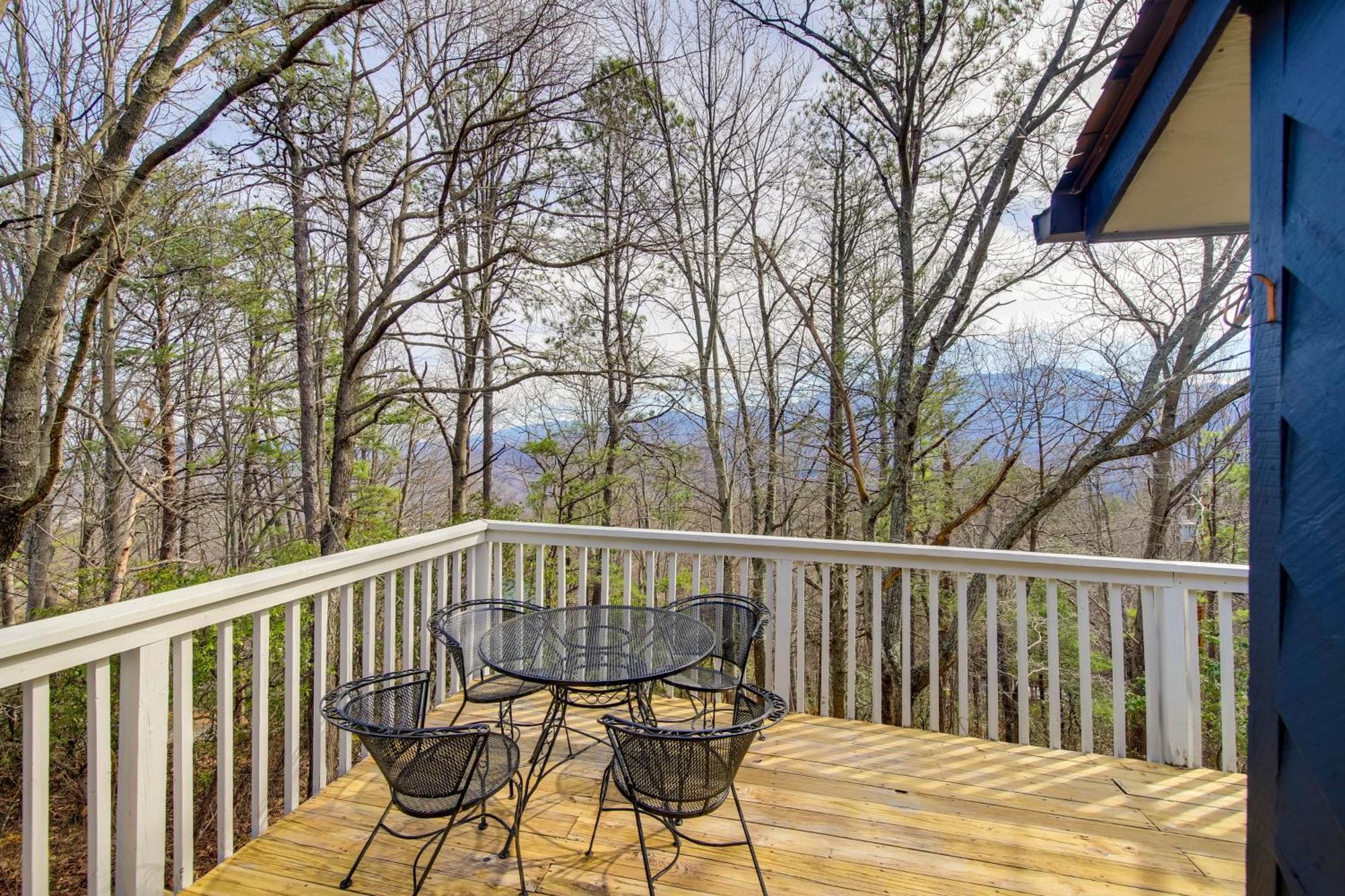 Gatlinburg Mountain Cabin With Hot Tub, Deck And Games Eksteriør billede