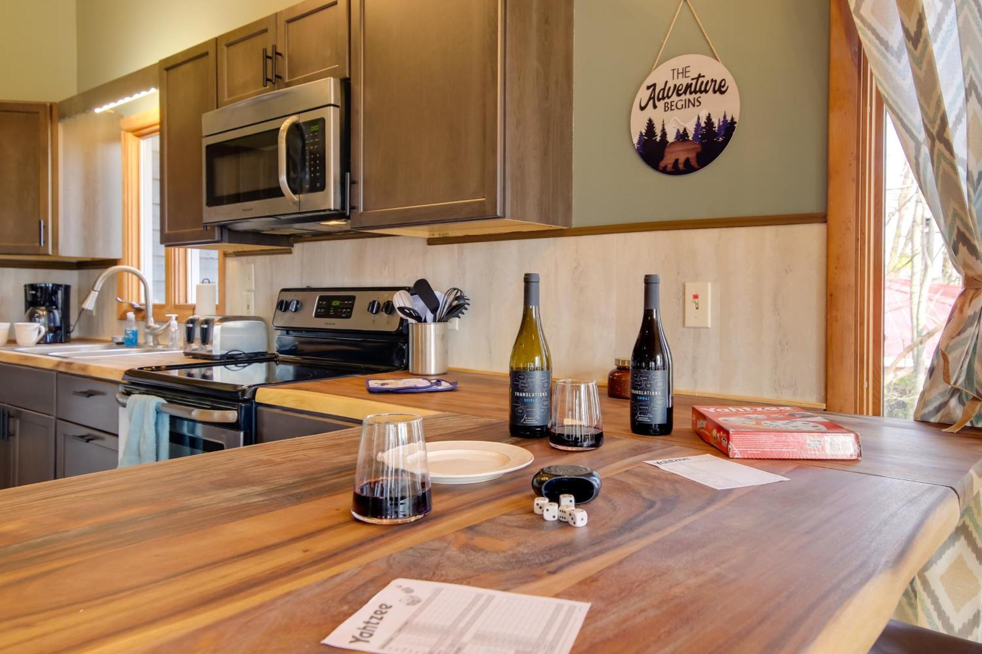Gatlinburg Mountain Cabin With Hot Tub, Deck And Games Eksteriør billede