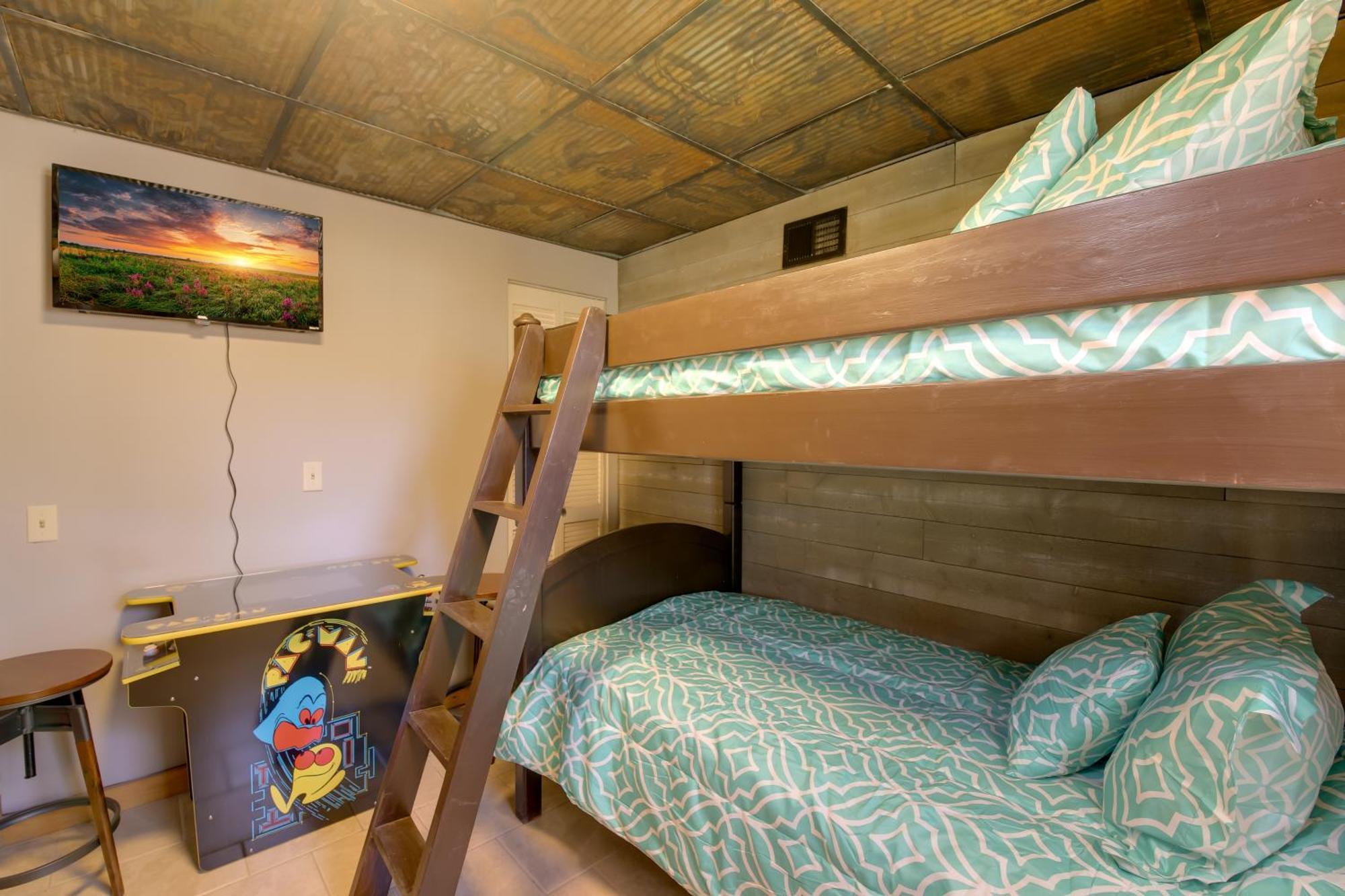 Gatlinburg Mountain Cabin With Hot Tub, Deck And Games Eksteriør billede