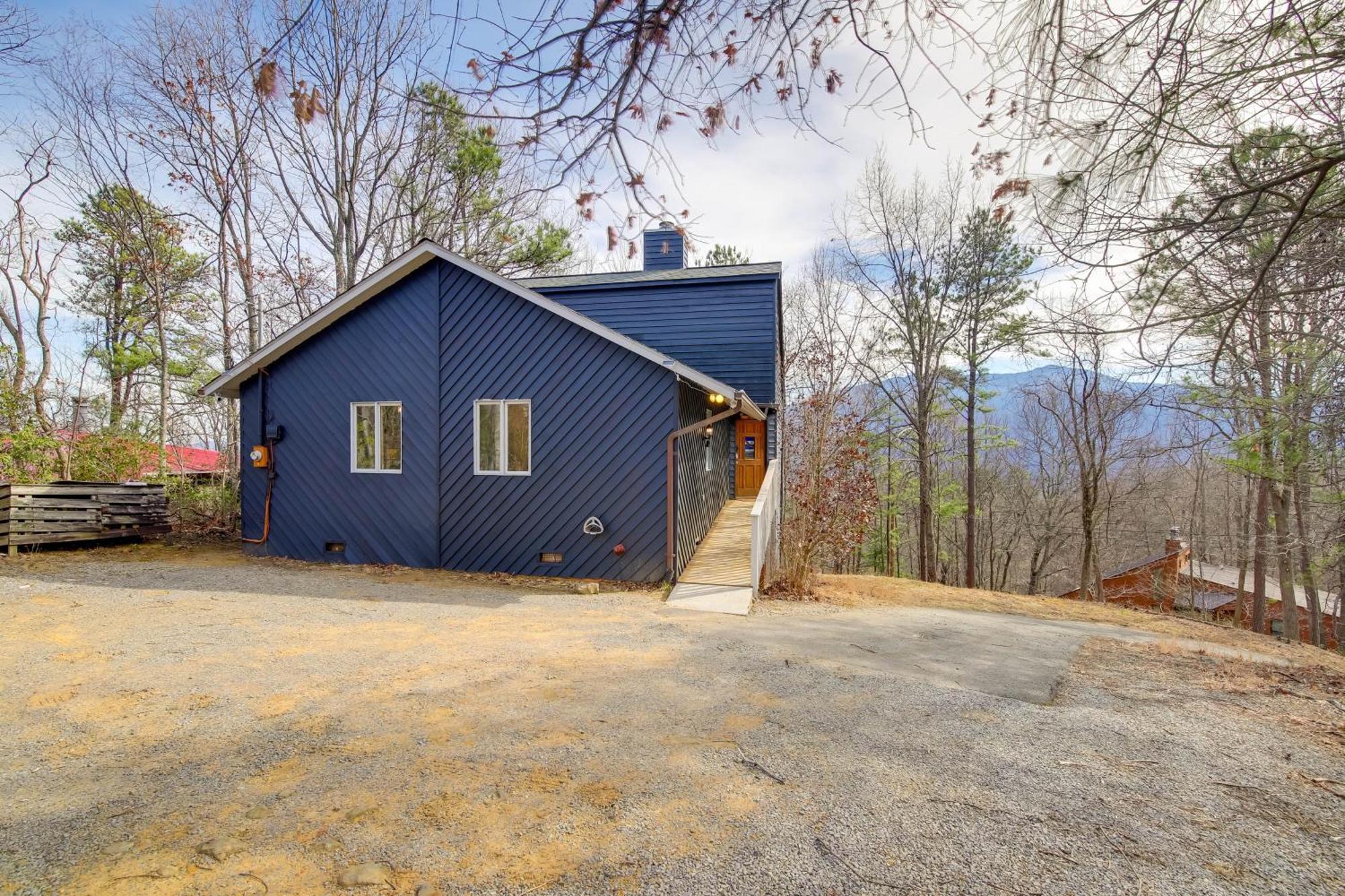 Gatlinburg Mountain Cabin With Hot Tub, Deck And Games Eksteriør billede