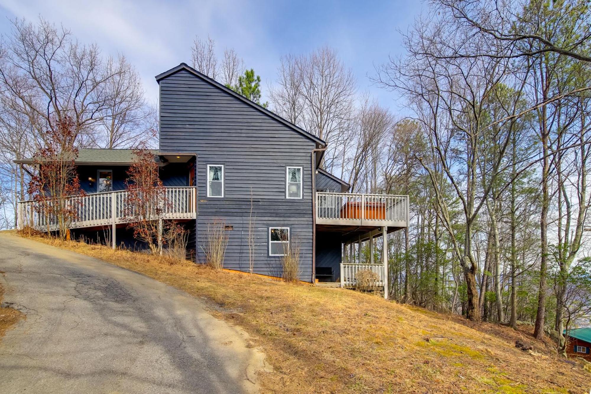 Gatlinburg Mountain Cabin With Hot Tub, Deck And Games Eksteriør billede